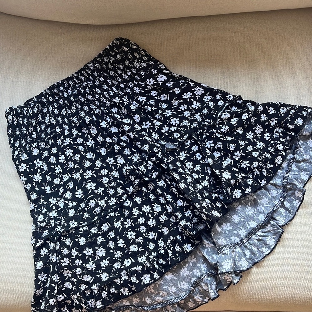 PacSun Flowy Floral Skirt Size XS ~ LA Hearts